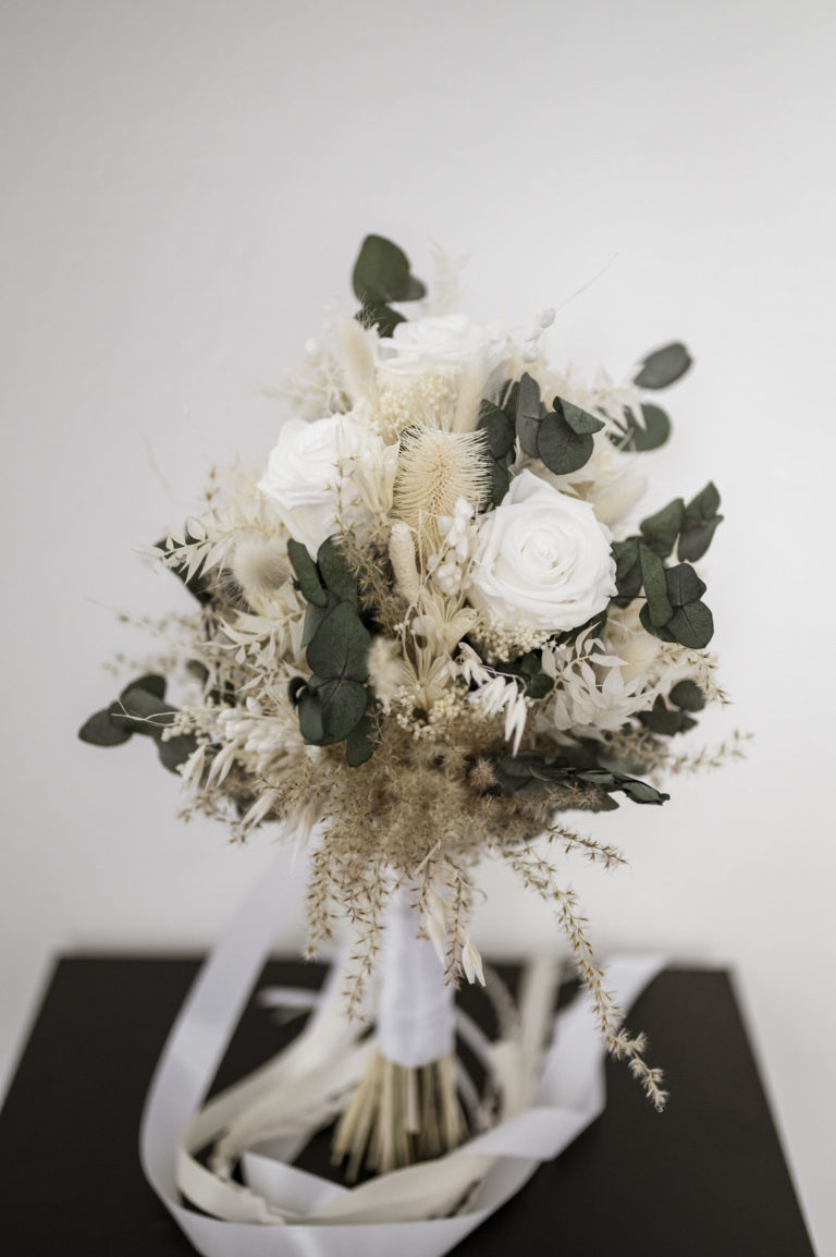 Brautstrauß Eukalyptus LOVE aus Trockenblumen online kaufen