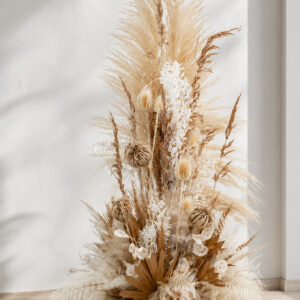 Bodengesteck aus Trockenblumen "pampas meets ruscus"