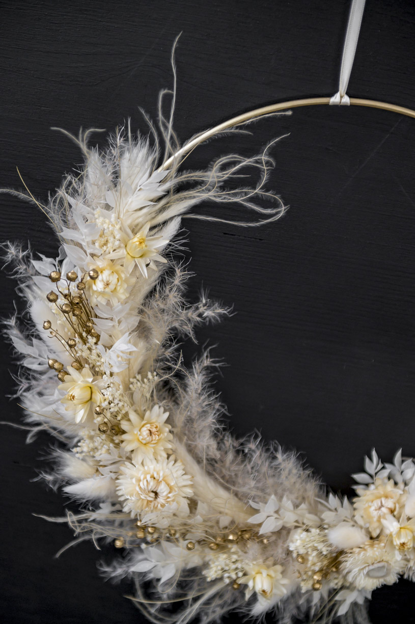 Trockenblumen - Trockenblumenstrauß - Pampasgras - Türkranz / Flower Hoop „gold'n glow xmas“ – Bild 2