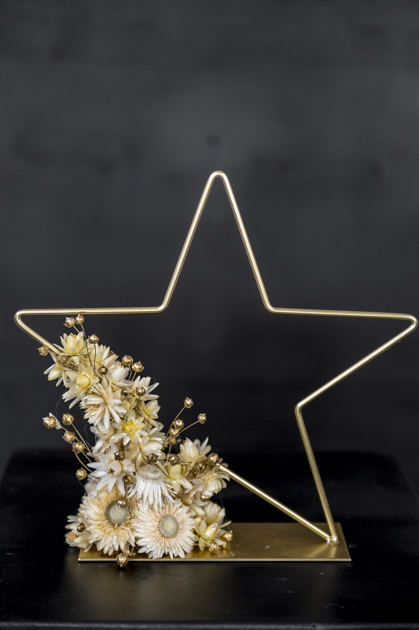 Trockenblumen - Trockenblumenstrauß - Pampasgras - Metallstern mit Trockenblumen "golden xmas - solo"