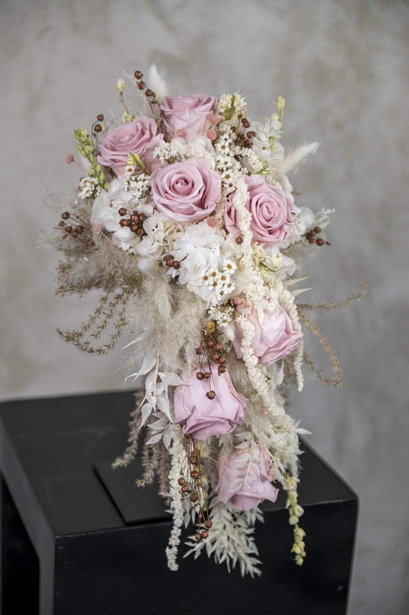 Trockenblumen - Trockenblumenstrauß - Pampasgras - abfließender Brautstrauss aus Trockenblumen "vintage LOVE"