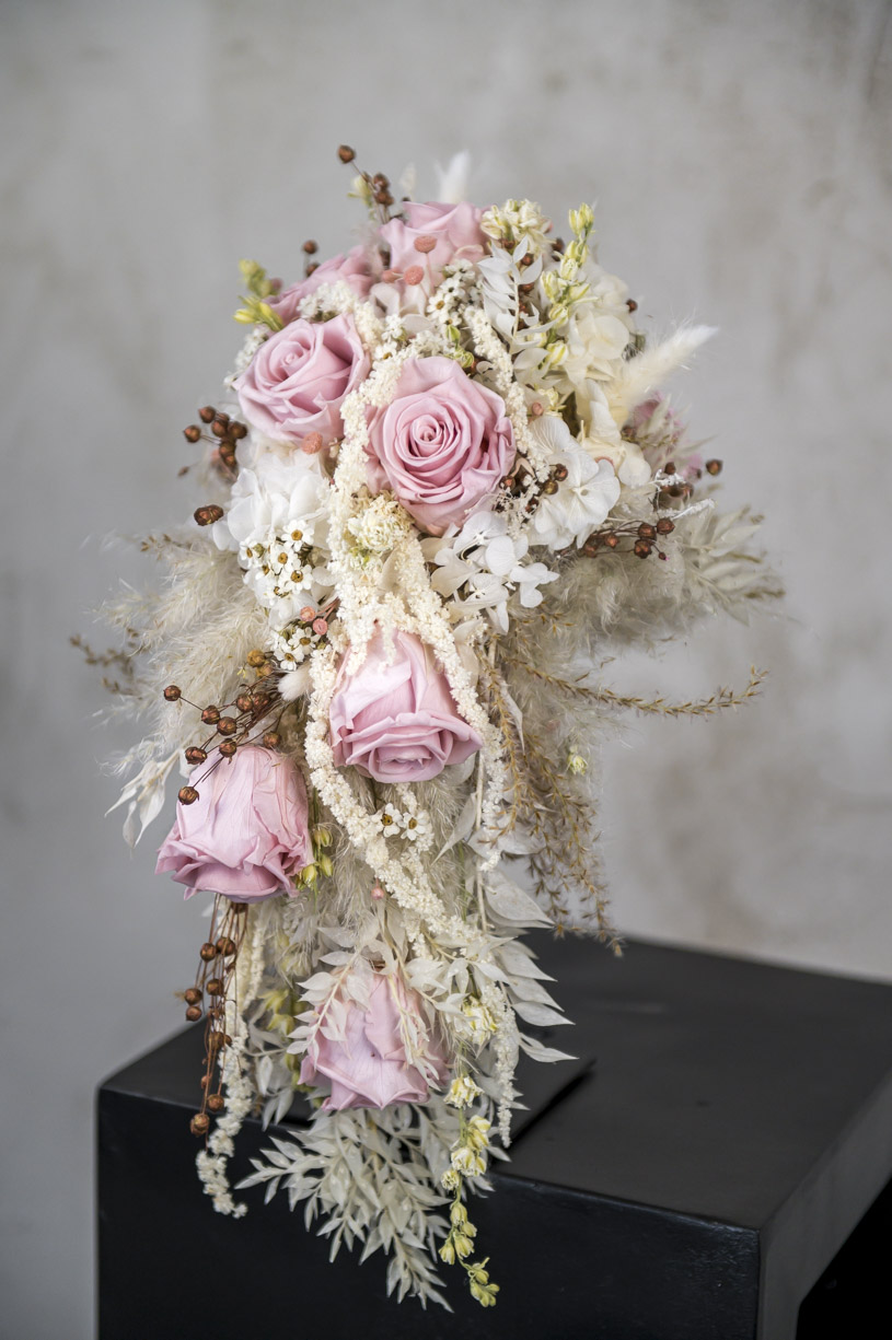 Trockenblumen - Trockenblumenstrauß - Pampasgras - abfließender Brautstrauss aus Trockenblumen "vintage LOVE" – Bild 2